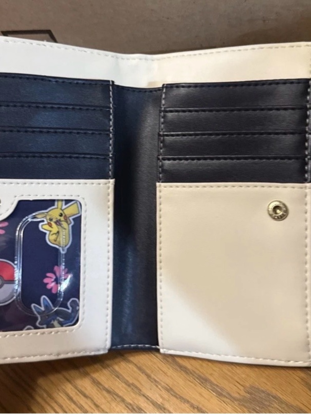 Loungefly White Pokémon Zip Wallet with Pikachu, Ash, Lucario & Gengar Artwork - Picture 3 of 3